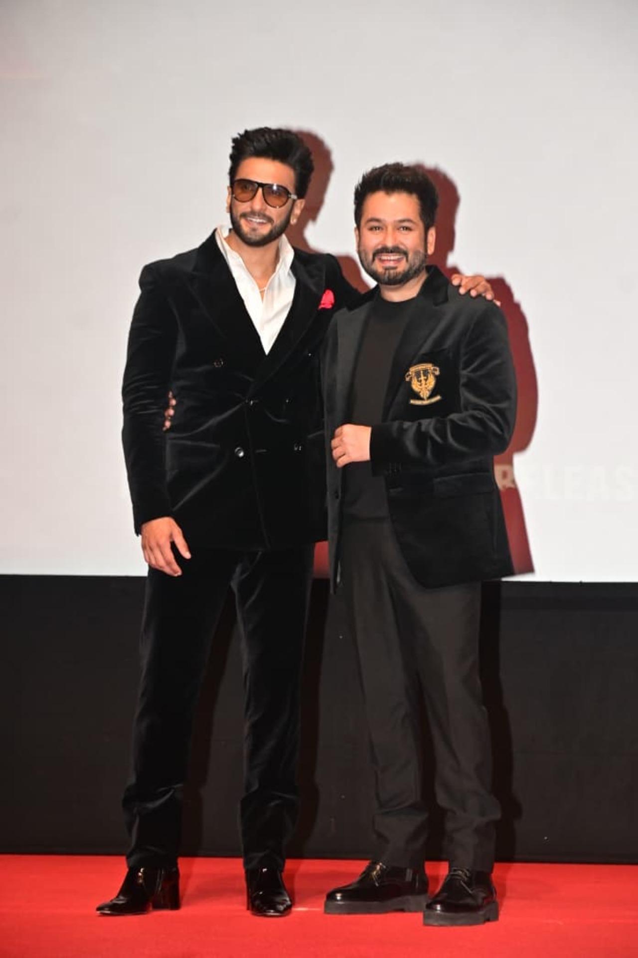 Ranveer Singh posed with the writer and director of the film, Aditya Dhar, who also donned a black suit.